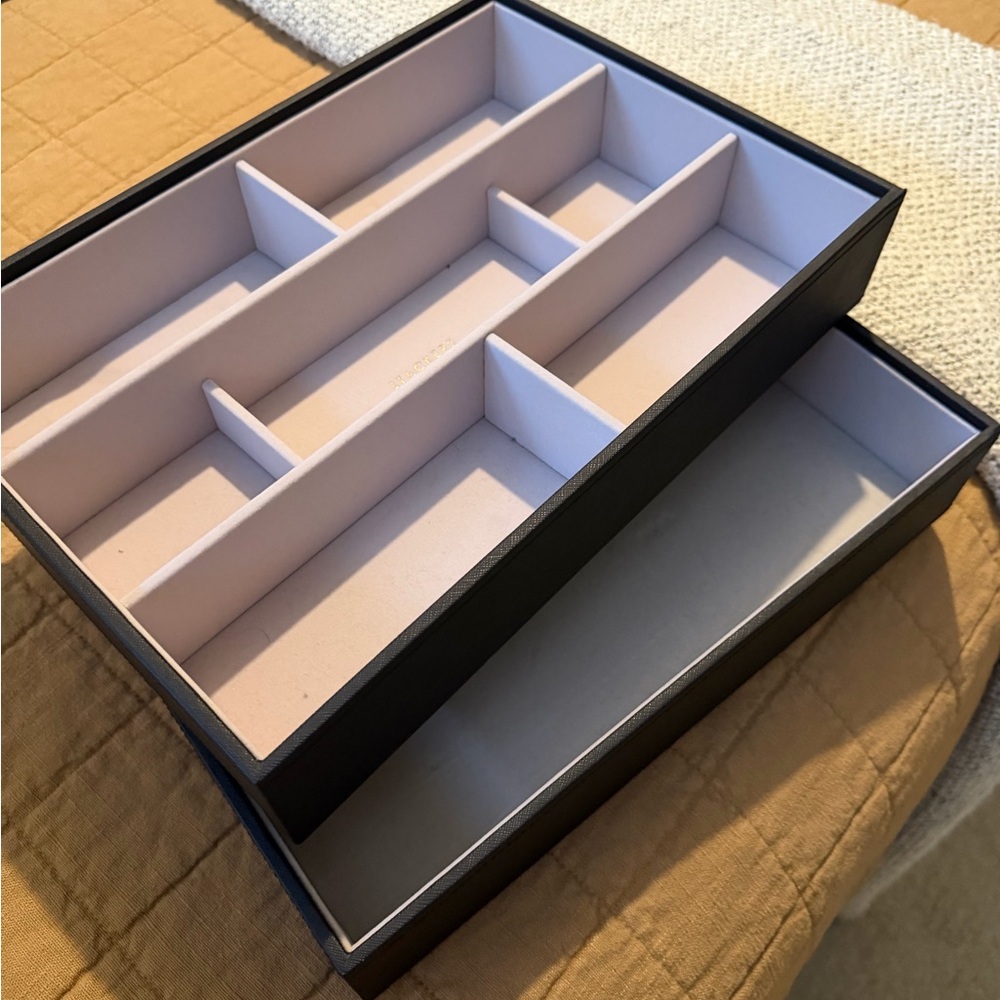 Premium Black Jewelry Organizer Box with light Grey Interior Compartments - Picture 5 of 5